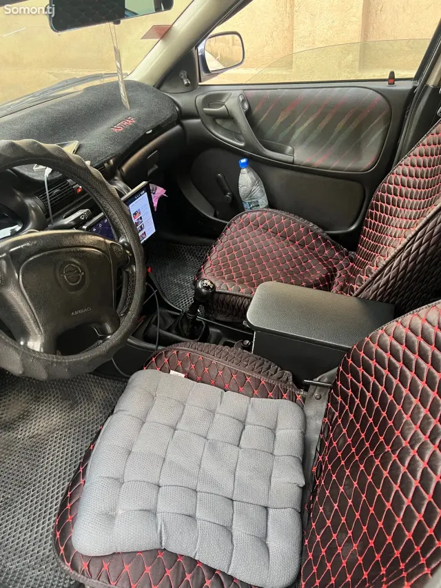 Opel Astra F 1995 · 1.6 MT