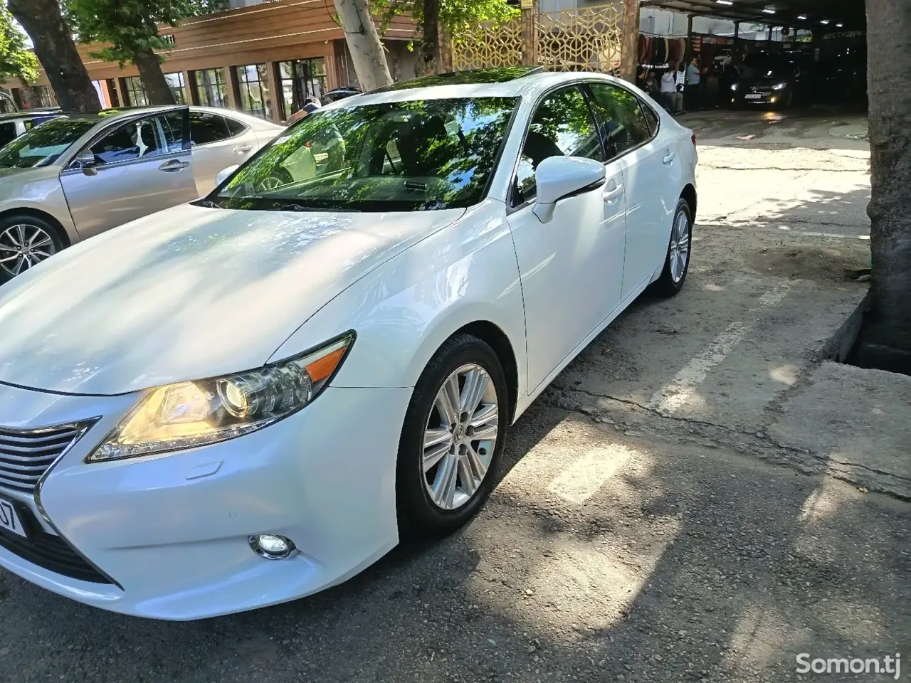 Lexus ES series 2014 · 2.5 AT