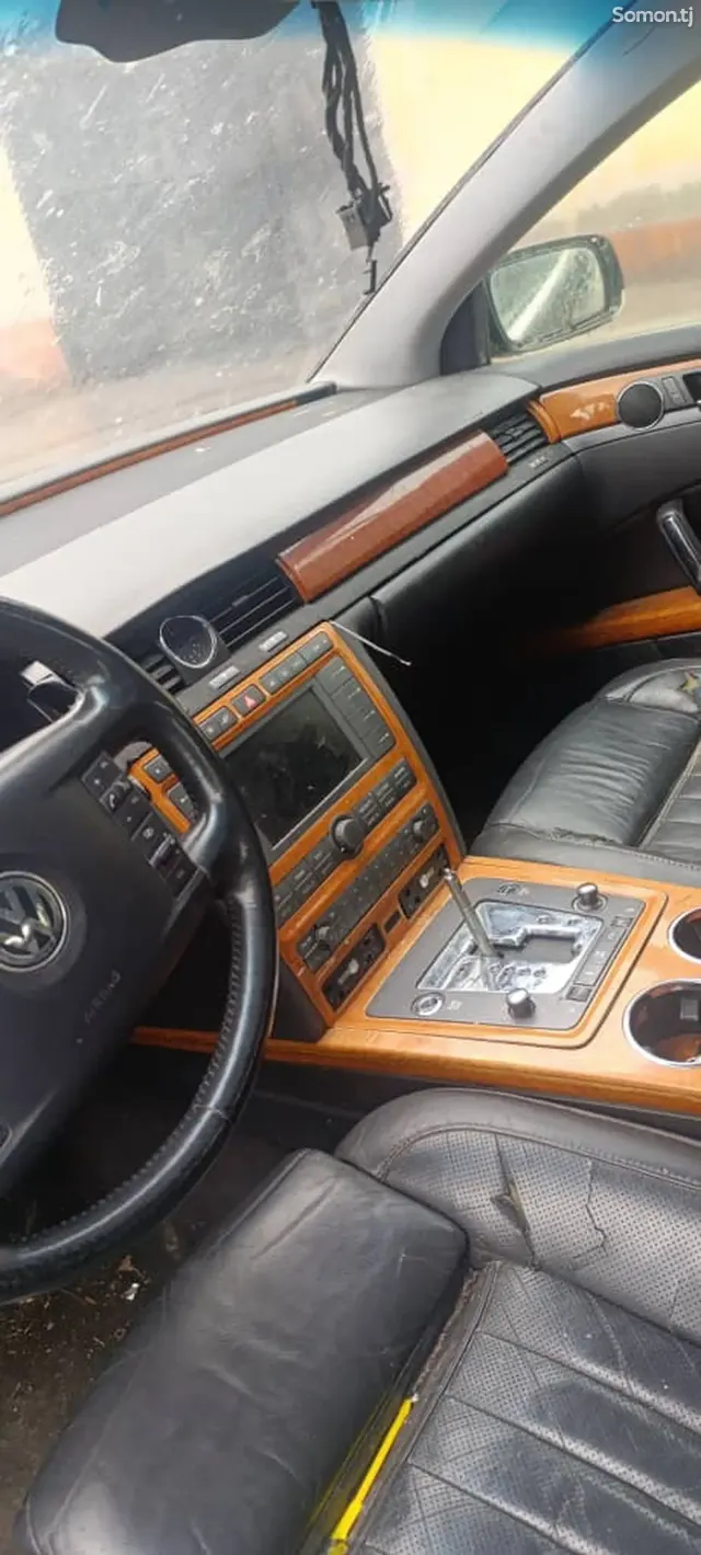 Volkswagen Phaeton 2003 · 6.0 AT