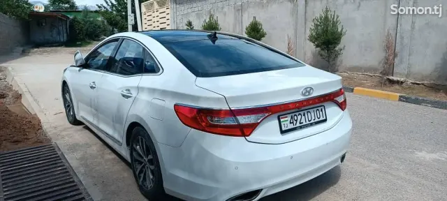 Hyundai Grandeur 2011 · 2.4 AT