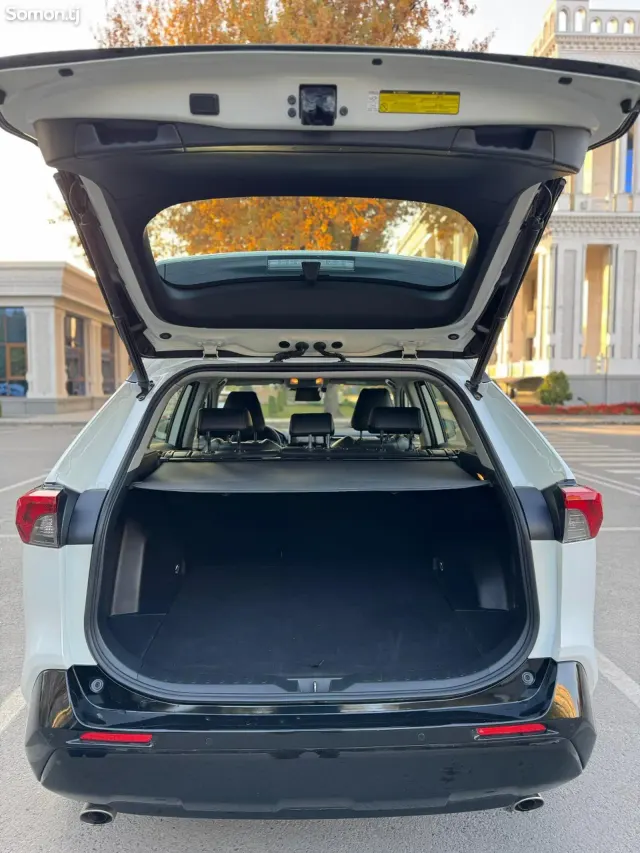 Toyota RAV 4 2021 · 2.5 AT