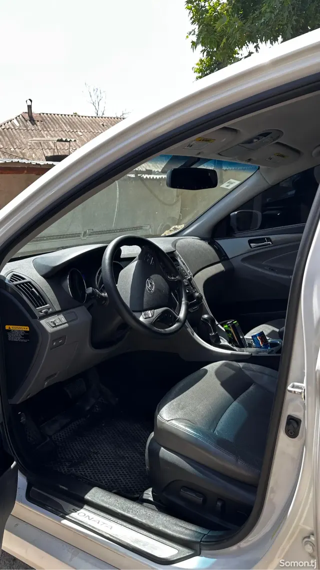 Hyundai Sonata 2015 · 1.6 AT