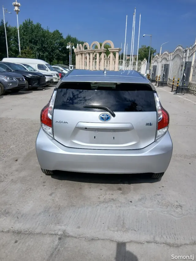 Toyota Aqua 2015 · 1.5 AT