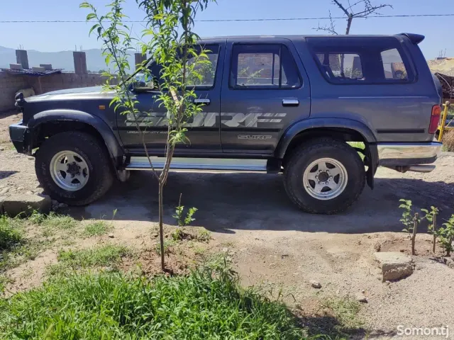 Toyota Hilux Surf 1992 · 2.5 MT