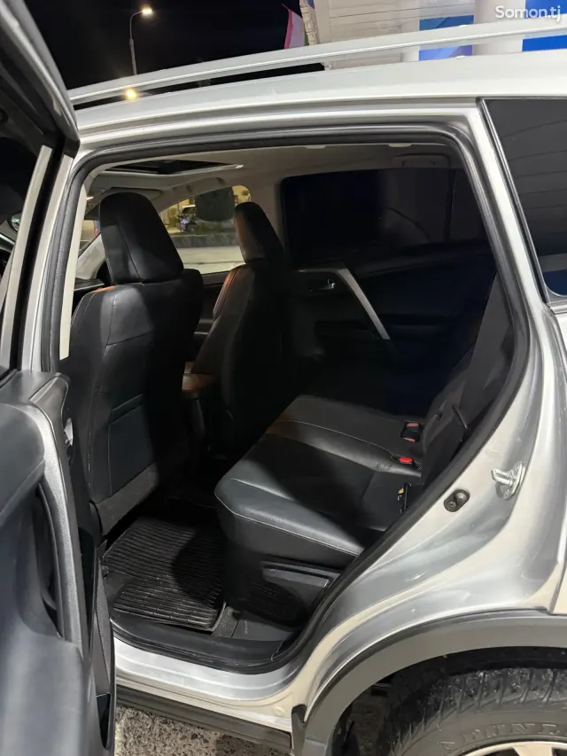 Toyota RAV 4 2016 · 2.5 AT