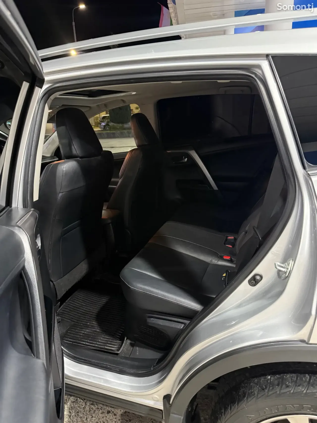 Toyota RAV 4 2016 · 2.5 AT