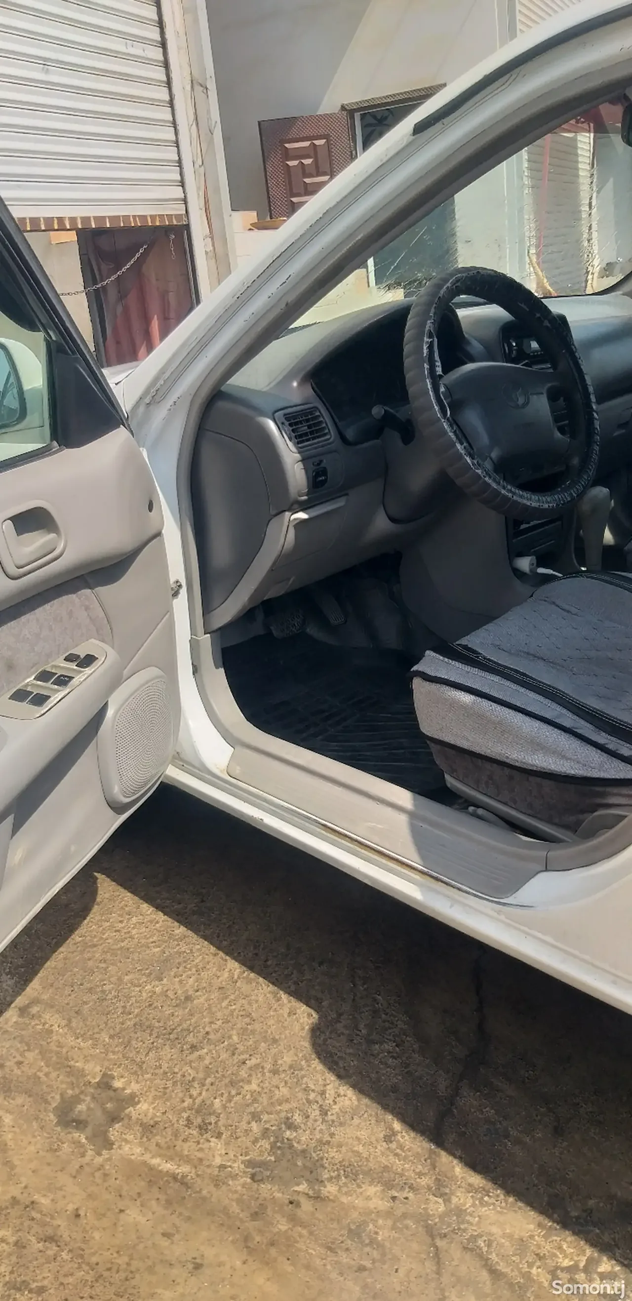Toyota Corolla 1997 · 0.6 AT