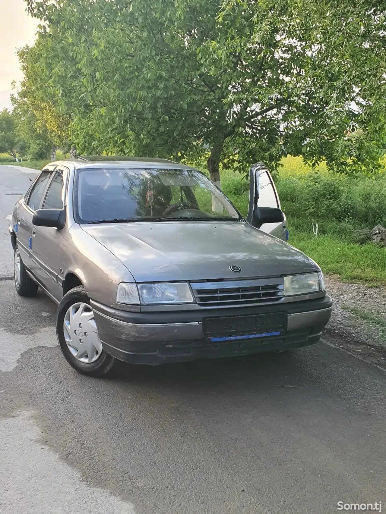 Opel Vectra A 1992 · 1.6 MT