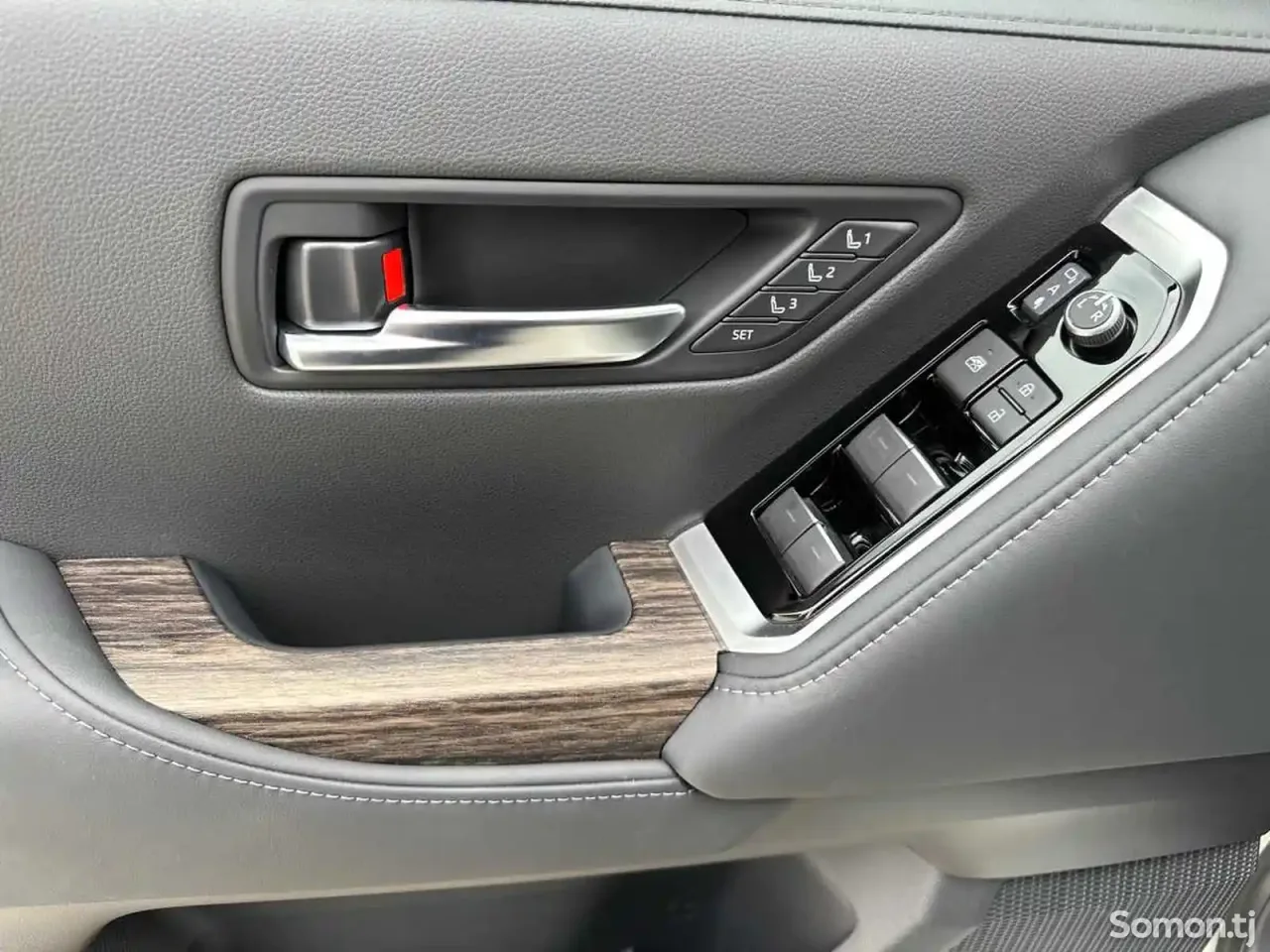 Toyota Land Cruiser 2025 · 3.5 AT