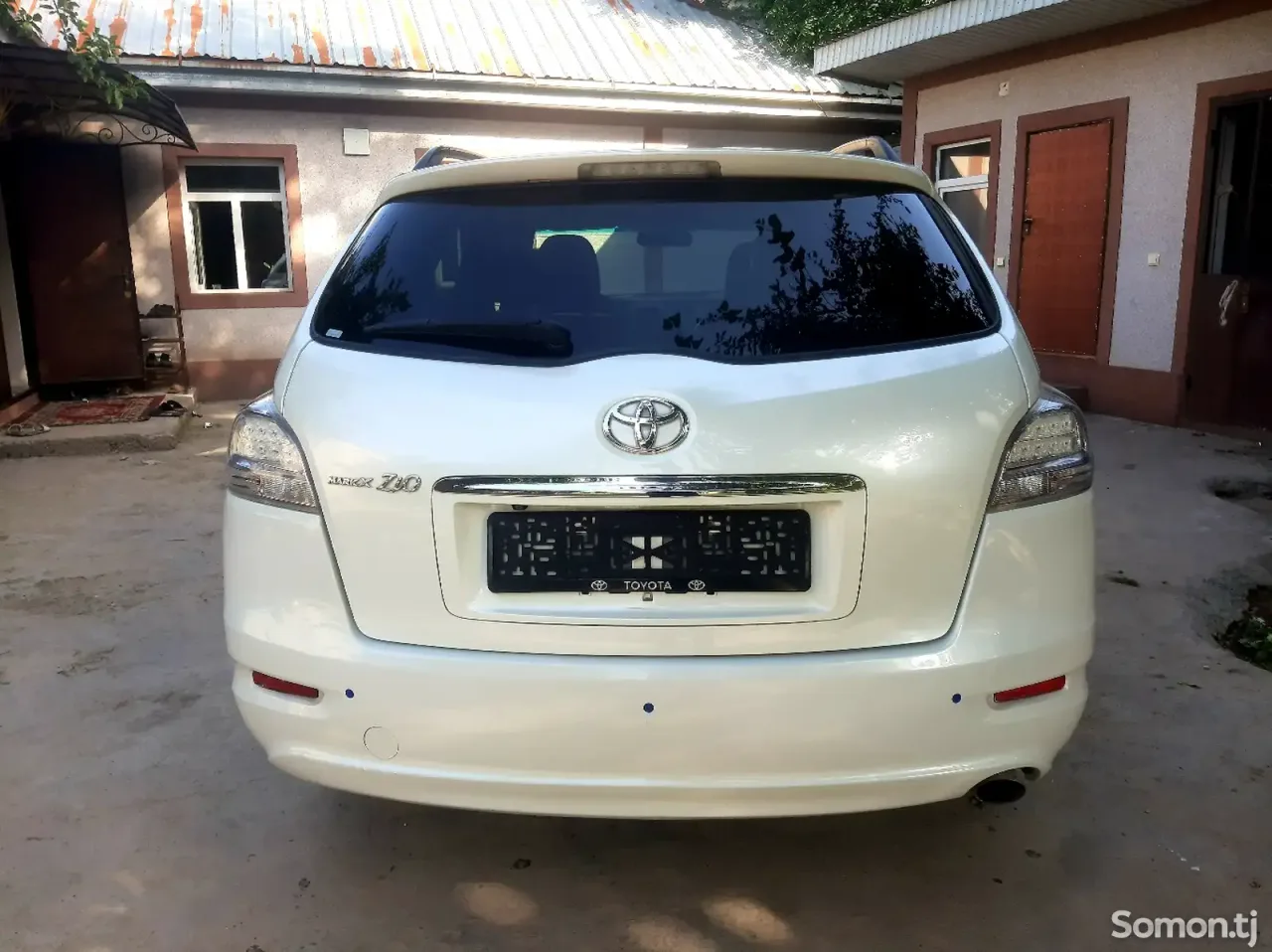 Toyota Mark X ZiO 2010 · 2.4 AT