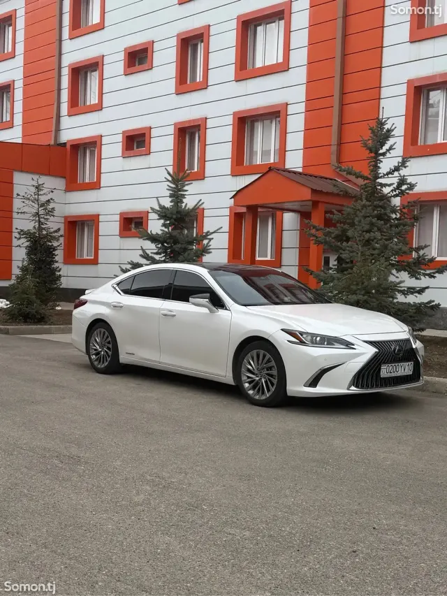 Lexus ES series 2019 · 2.5 AT
