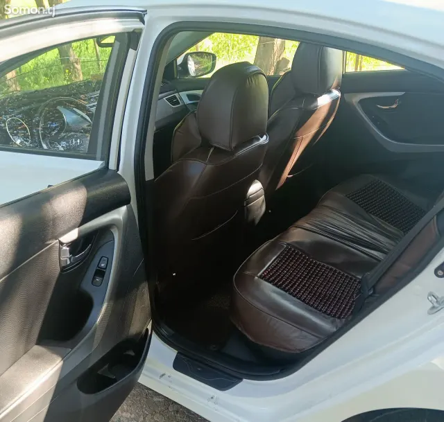 Hyundai Avante 2011 · 1.6 AT