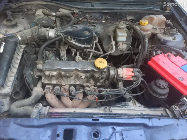 Opel Astra F 1992 · 1.6 MT