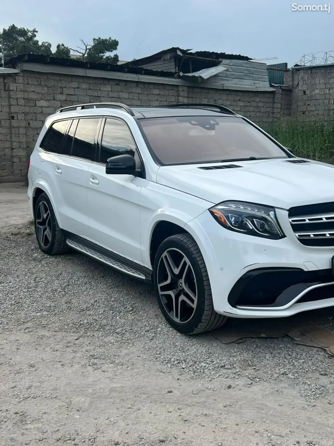 Mercedes-Benz GLS 2017 · 5.5 AT