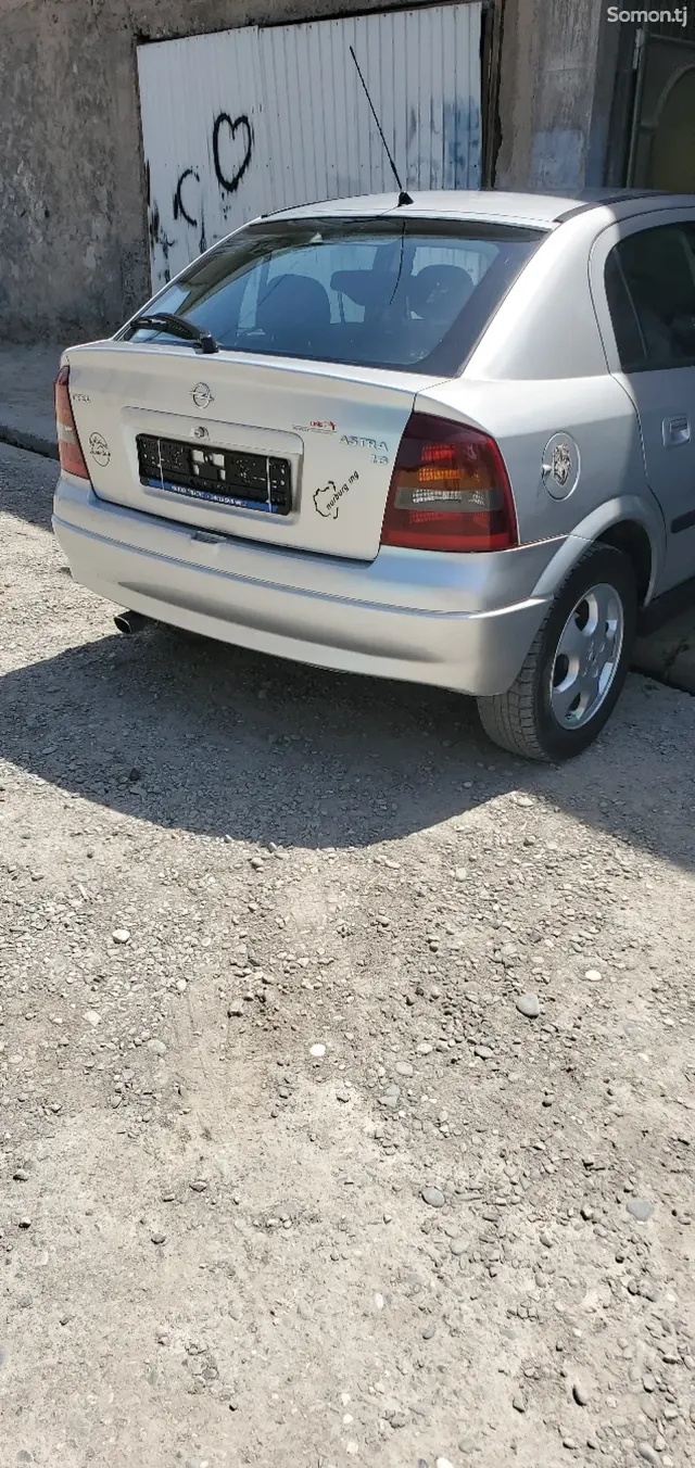 Opel Astra G 1998 · 1.6 MT