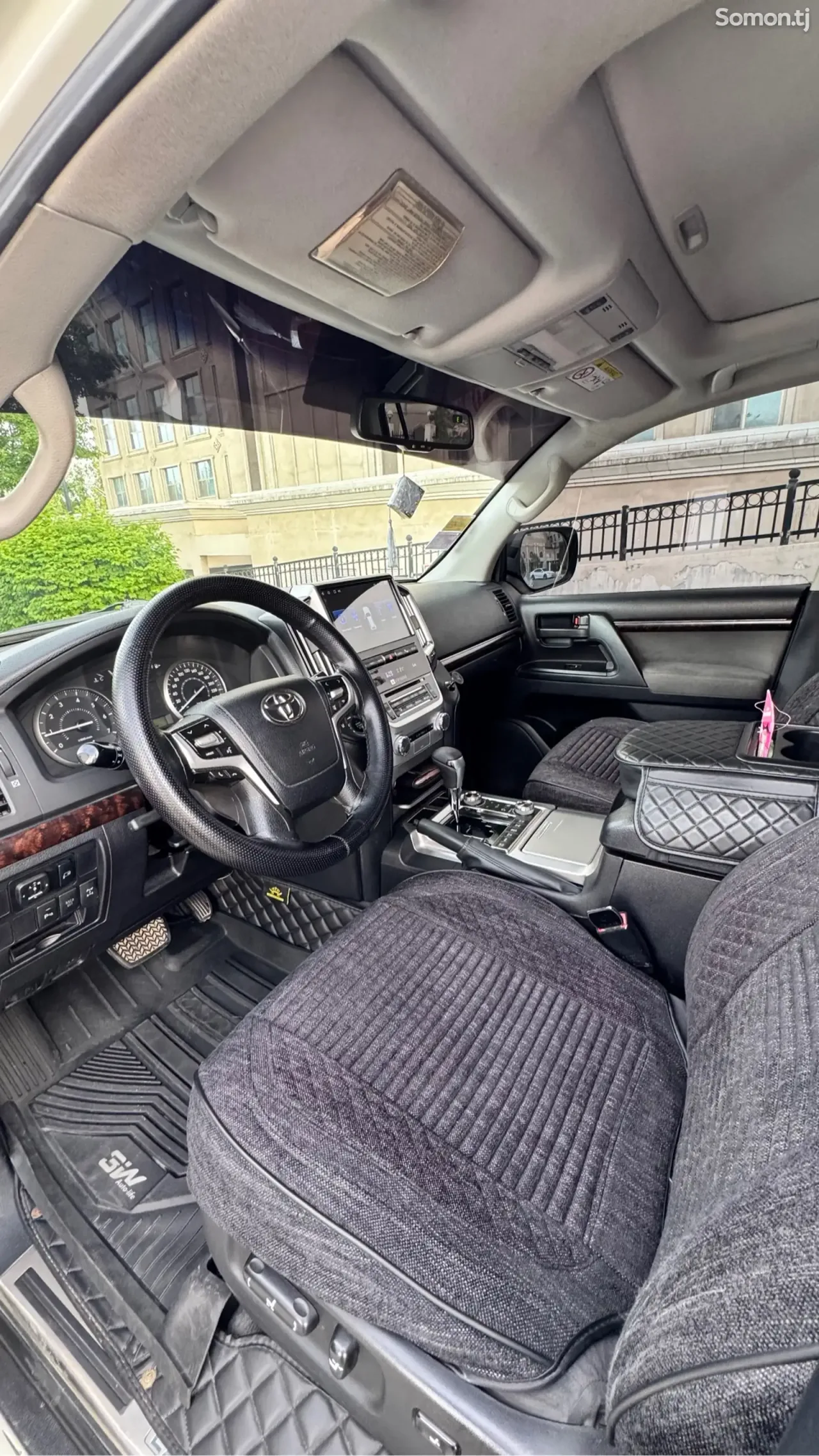 Toyota Land Cruiser 2014 · 4.6 AT
