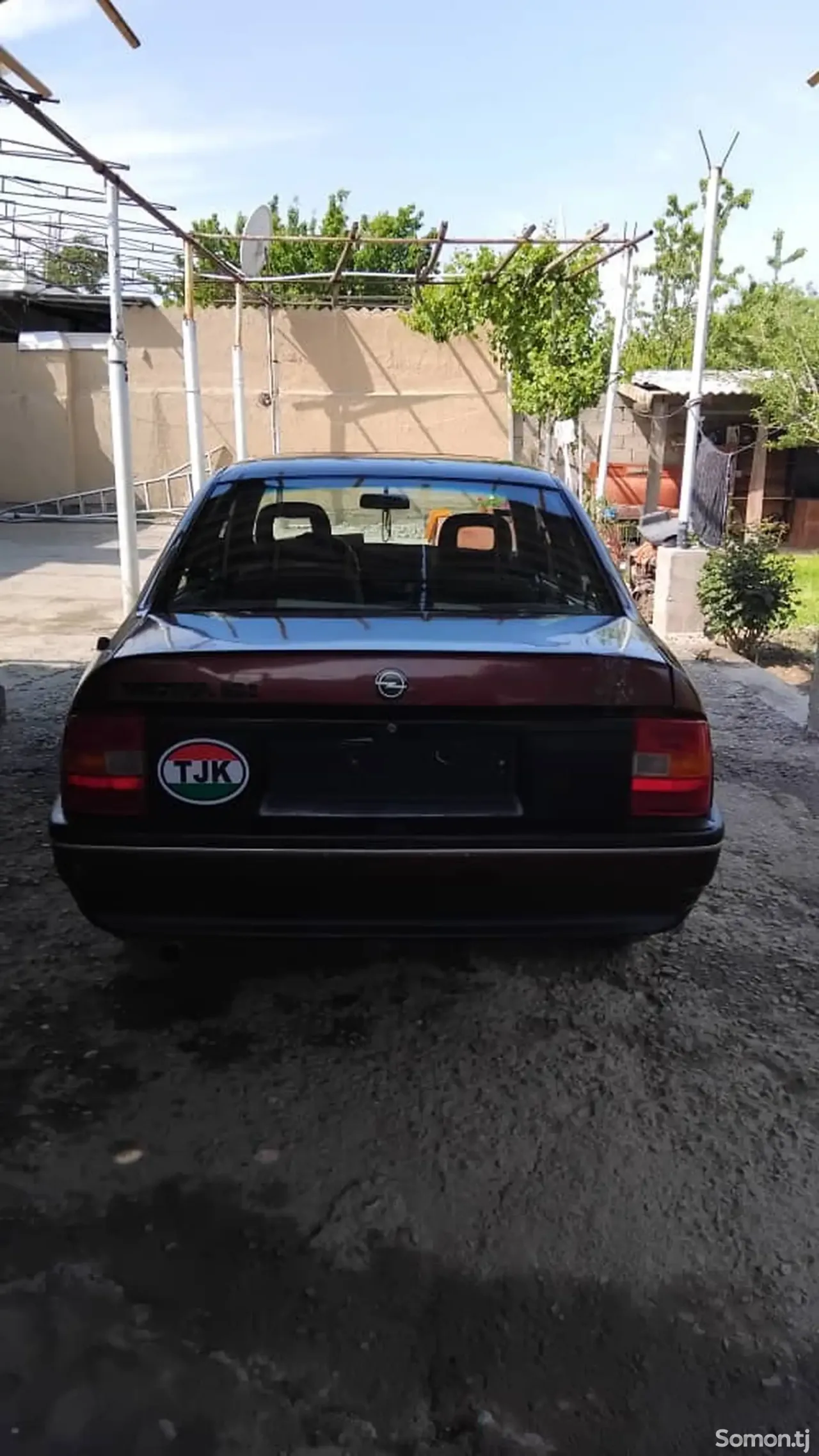 Opel Vectra A 1992 · 1.6 MT