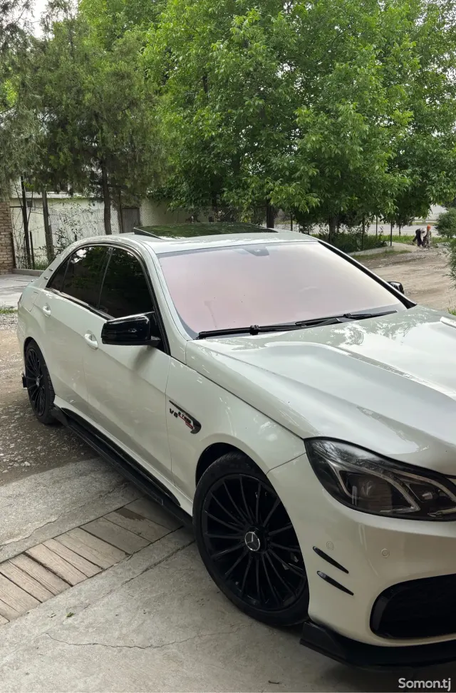 Mercedes-Benz E class 2011 · 3.5 AT