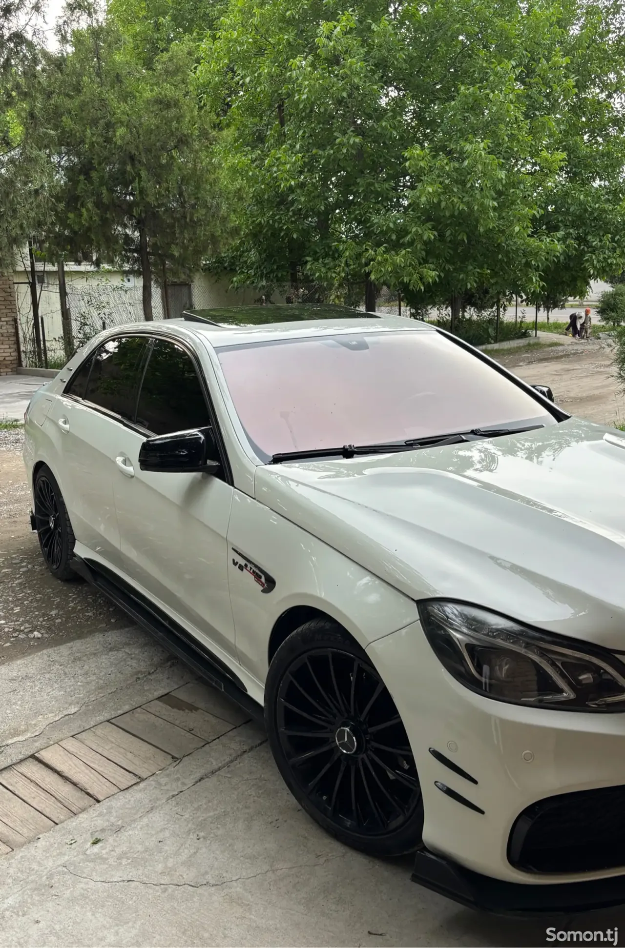 Mercedes-Benz E class 2011 · 3.5 AT