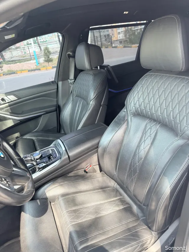 BMW X7 2022 · 3.0 AT