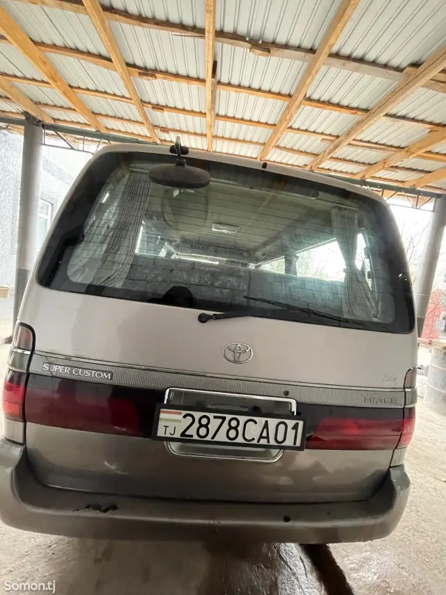 Toyota HiAce 1997 · 2.4 AT