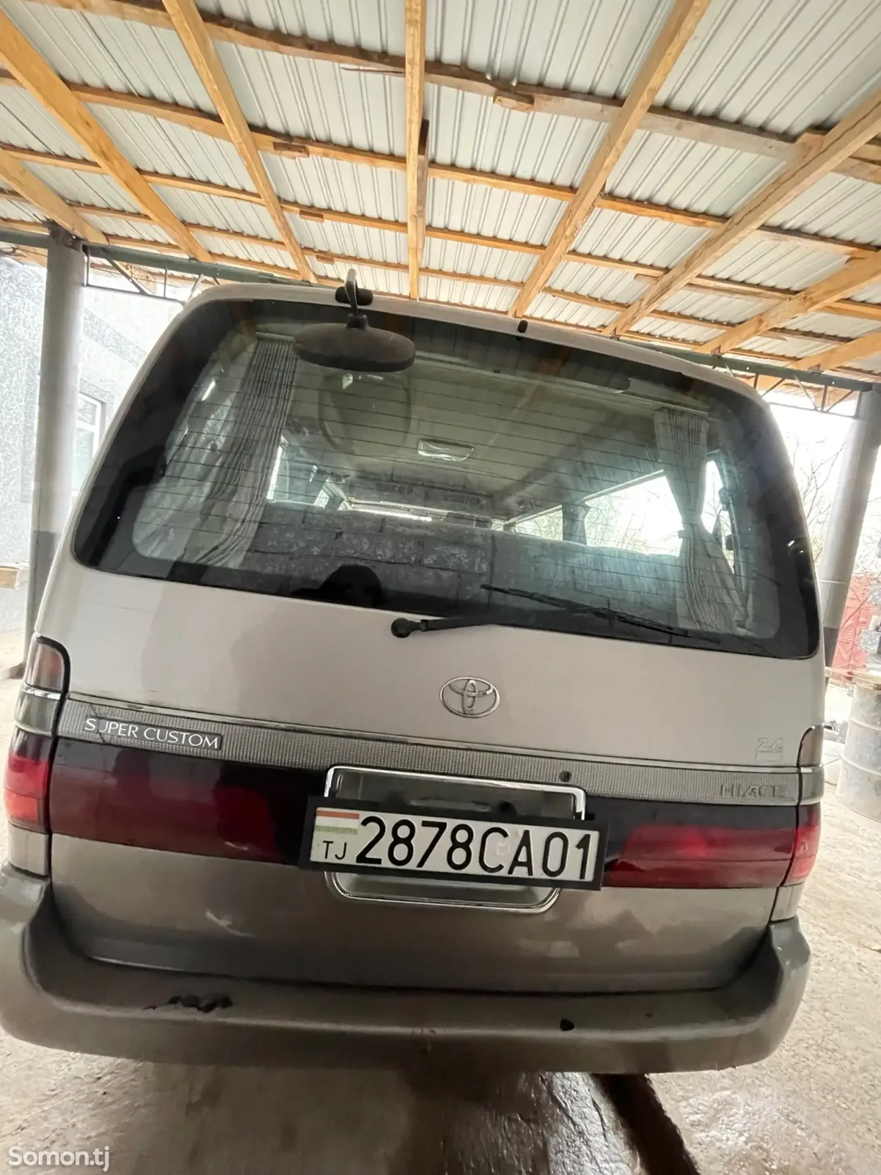 Toyota HiAce 1997 · 2.4 AT