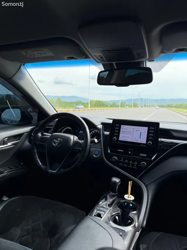 Toyota Camry 2018 · 2.5 AT