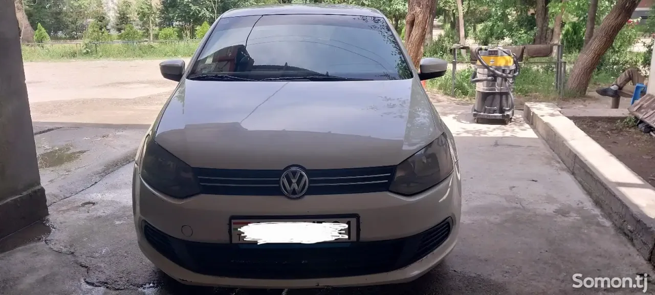 Volkswagen Polo 2014 · 1.6 MT