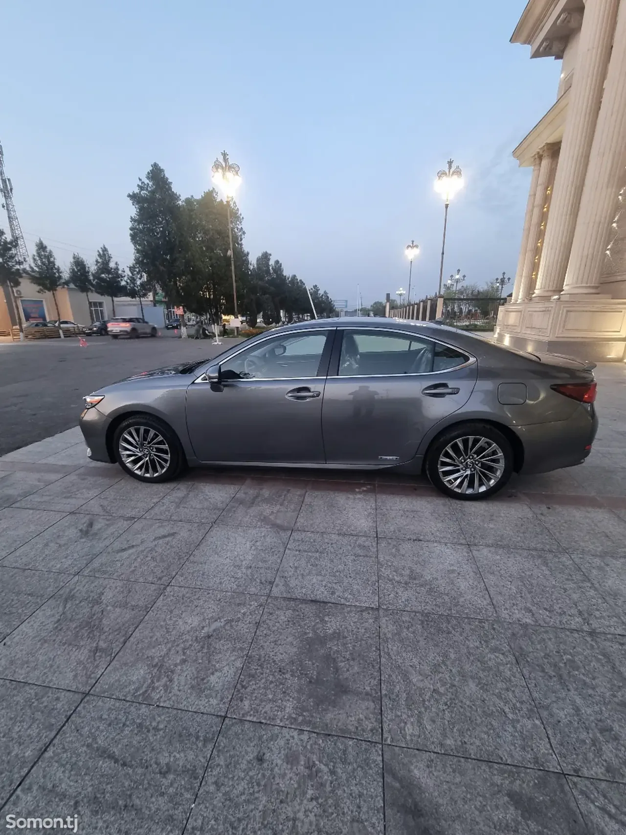 Lexus ES series 2014 · 2.5 AT