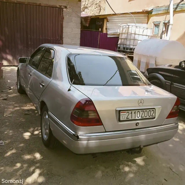 Mercedes-Benz CE class 1994 · 1.6 MT