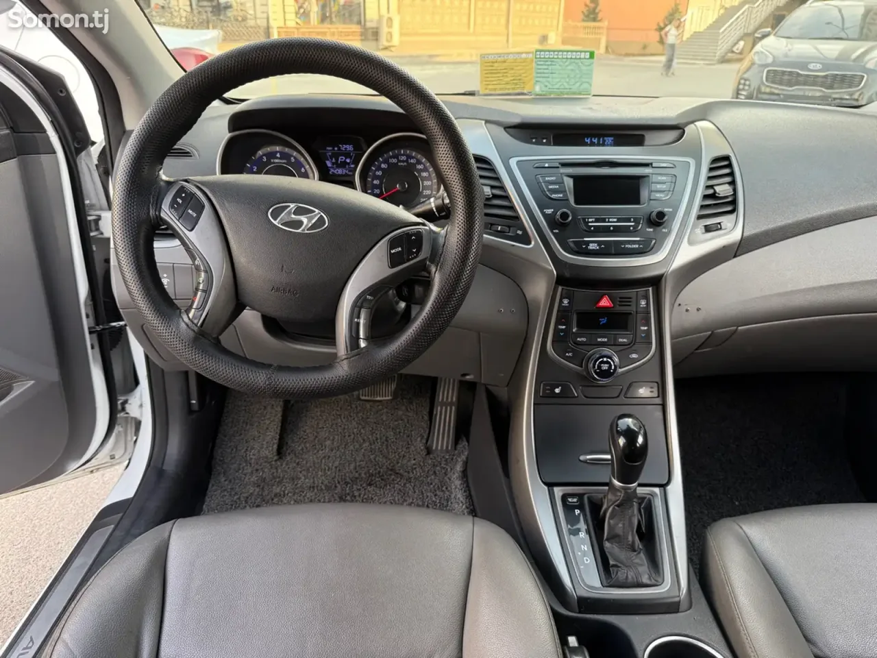 Hyundai Avante 2015 · 1.6 AT