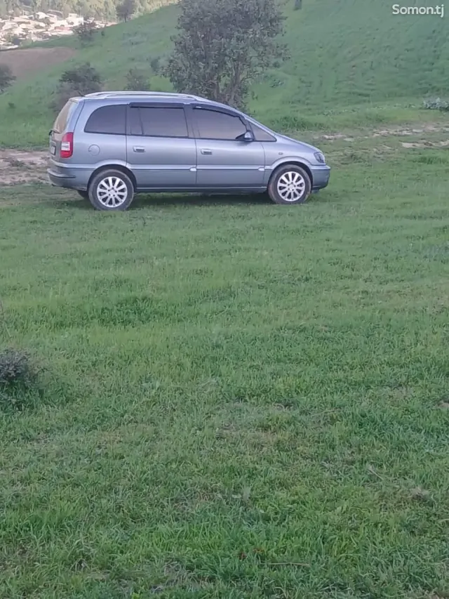Opel Zafira 2003 · 1.8 MT