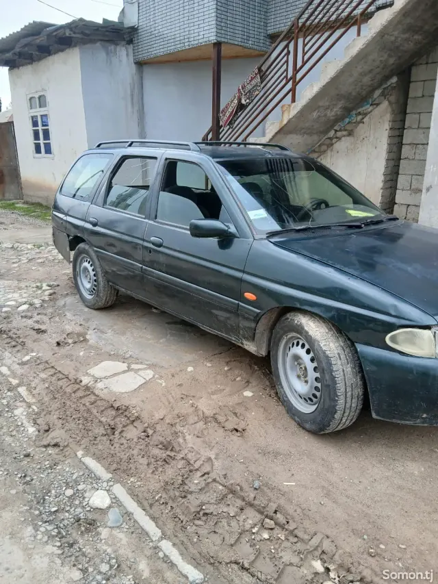 Ford Escort 1995 · MT