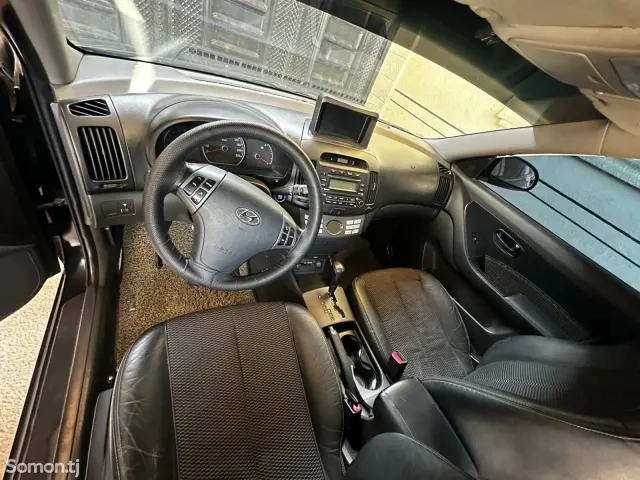 Hyundai Avante 2009 · 1.6 AT