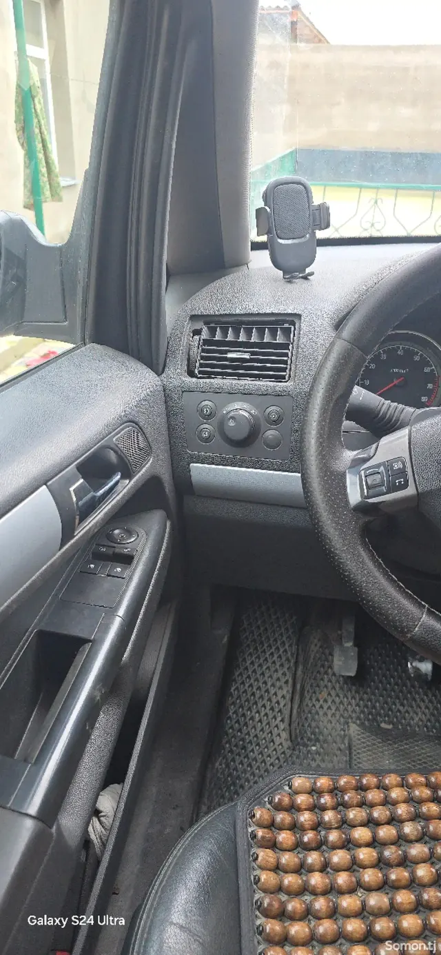 Opel Zafira 2006 · 2.2 MT
