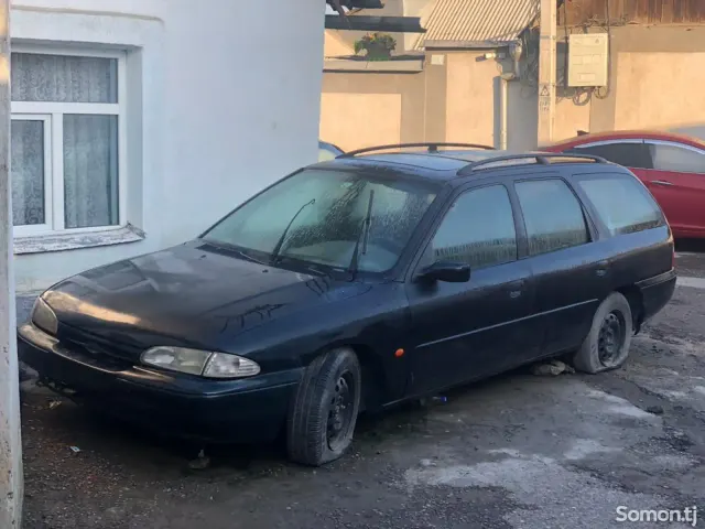 Ford Mondeo 1994 · 1.8 MT