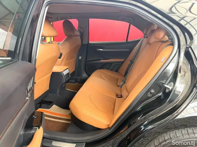 Toyota Camry 2019 · 2.5 AT