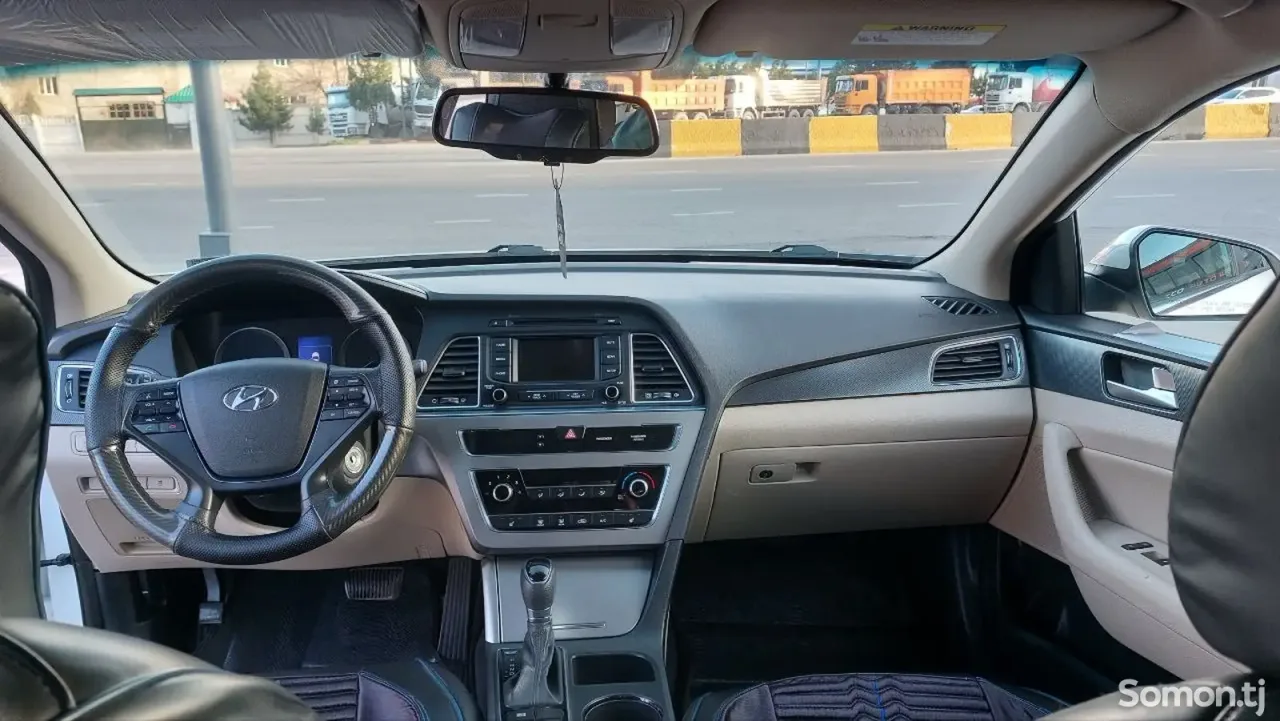 Hyundai Sonata 2015 · 2.4 AT