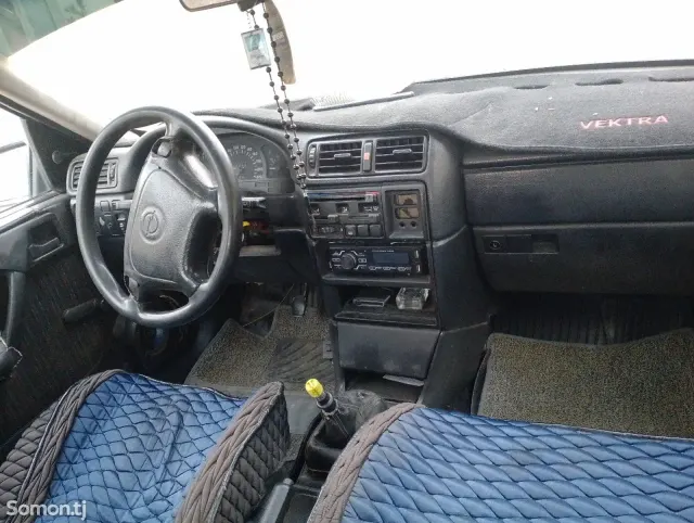 Opel Vectra A 1994 · 1.6 MT