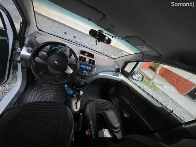 Chevrolet Spark 2017 · 1.1 AT