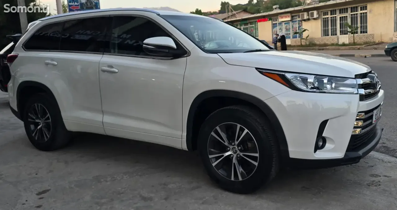 Toyota Highlander 2016 · 3.5 AT