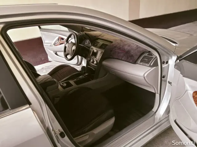 Toyota Camry 2010 · 2.4 AT
