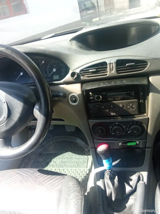 Renault 16 2001 · 1.6 MT