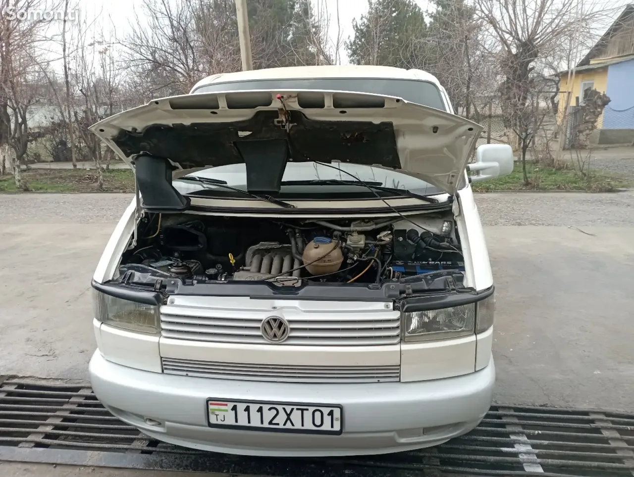 Volkswagen EuroVan 1993 · 2.4 MT