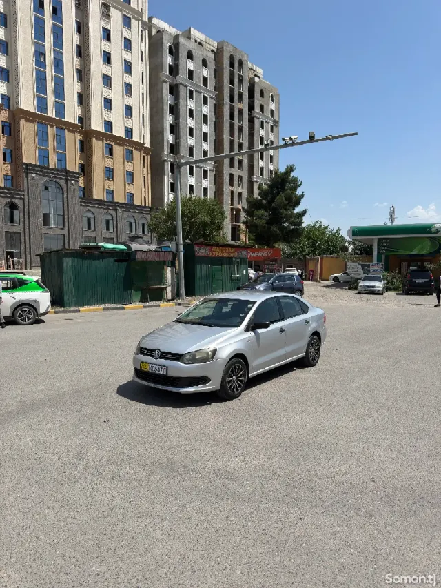 Volkswagen Polo 2015 · 1.6 AT
