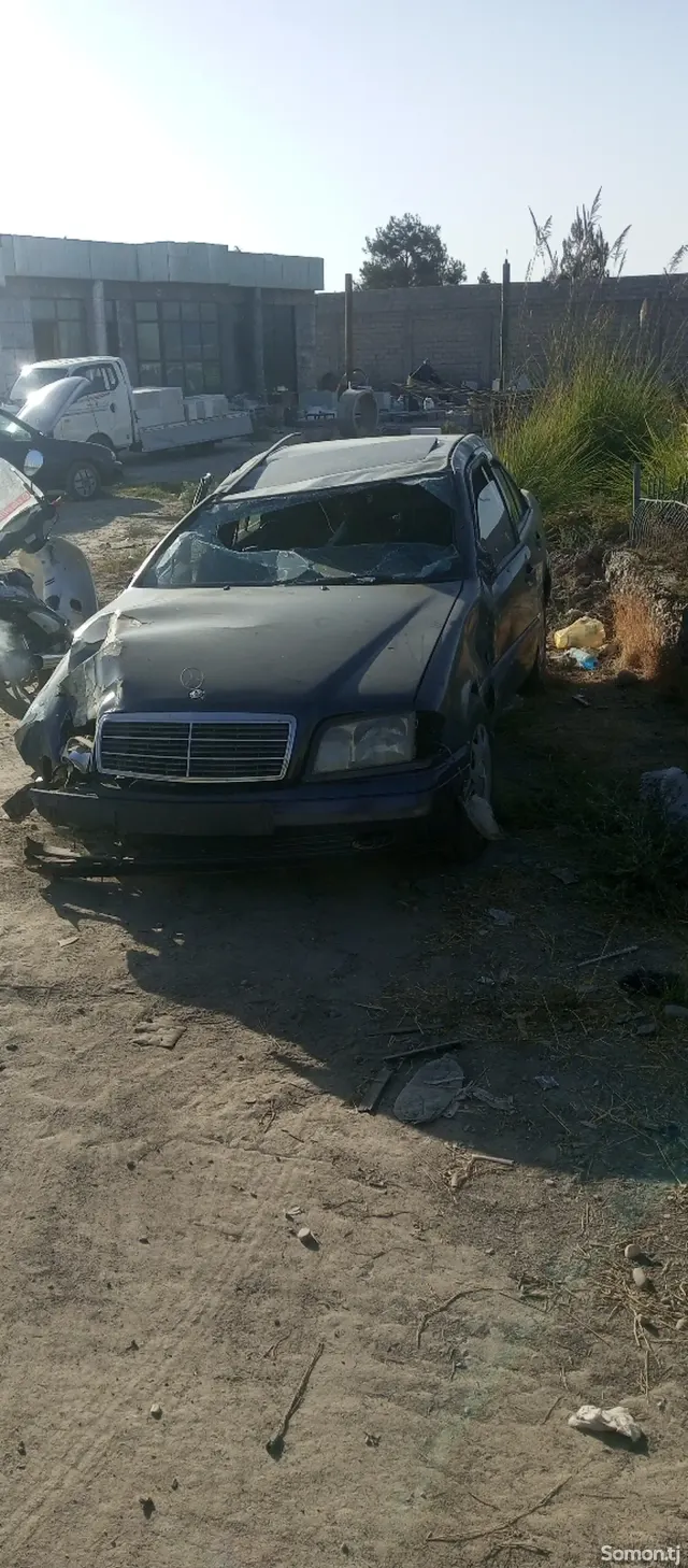 Mercedes-Benz C class 1993 · 1.9 MT