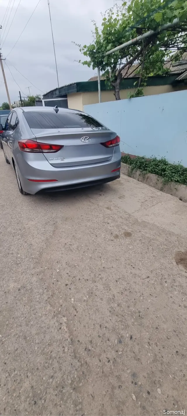 Hyundai Elantra 2017 · 2.0 AT