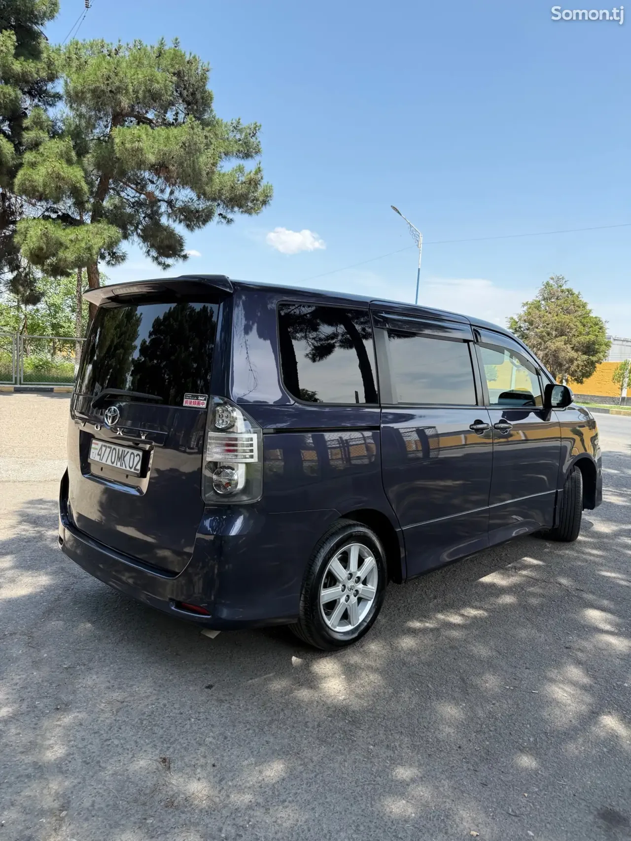 Toyota Voxy 2009 · 2.0 AT