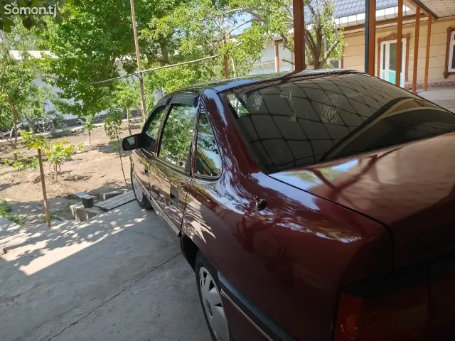 Opel Vectra A 1995 · 1.6 MT