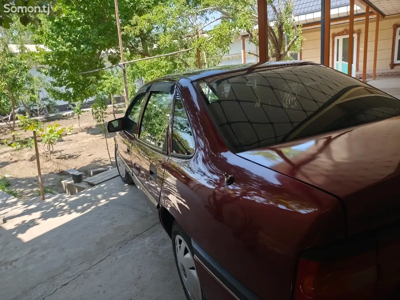 Opel Vectra A 1995 · 1.6 MT